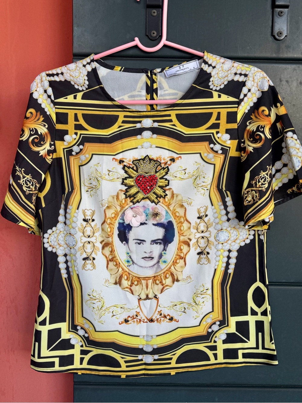 Frida Portrait Baroque-Print Short Sleeve Blouse in Black & Gold